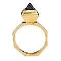 Ostrogothic Gemstone Ring, Gold and garnet, Italian